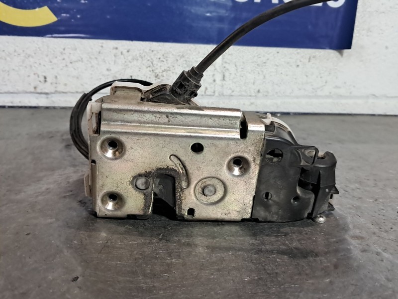 Recambio de cerradura puerta delantera izquierda para citroen c3 1.1 sx referencia OEM IAM 46982980  