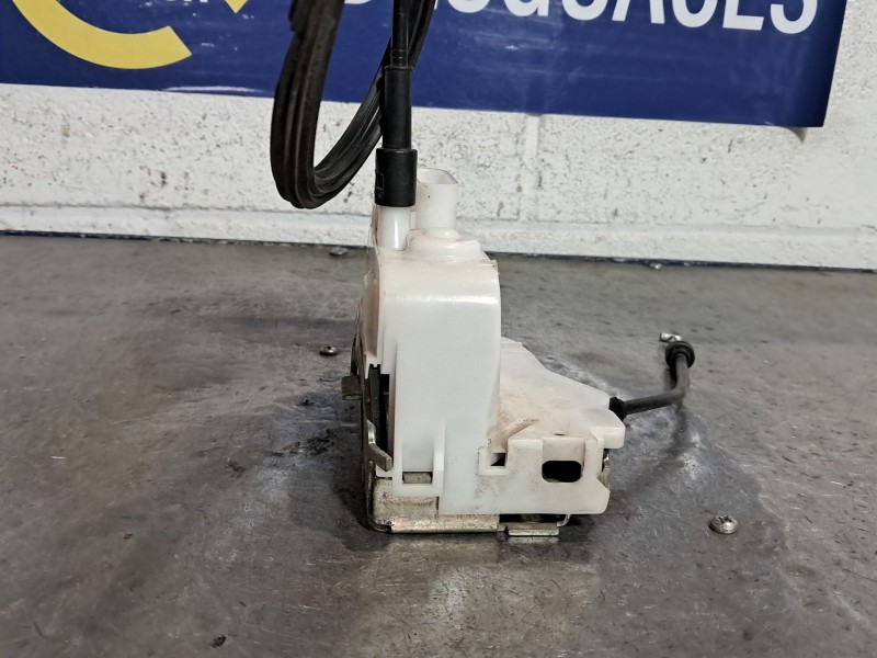 Recambio de cerradura puerta delantera izquierda para citroen c3 1.1 sx referencia OEM IAM 46982980  