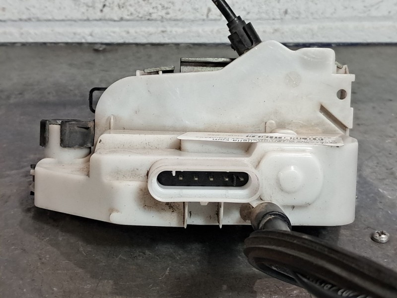 Recambio de cerradura puerta delantera izquierda para citroen c3 1.1 sx referencia OEM IAM 46982980  