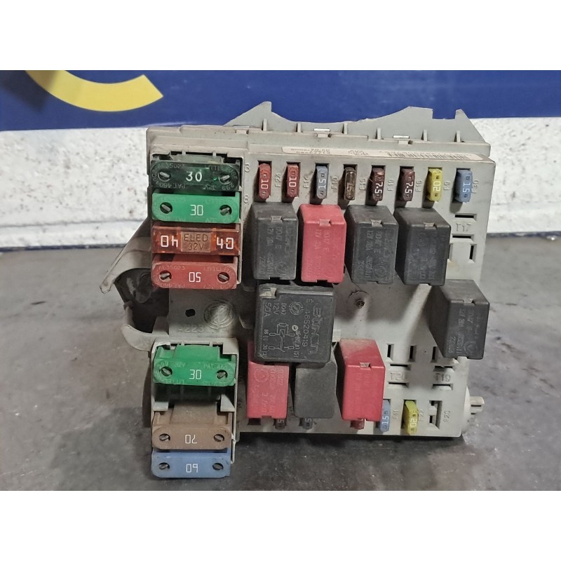 Recambio de caja reles fusibles para fiat stilo (192) 1.9 jtd 115 | 12.02 - ... 1.9 jtd 115 | 12.02 - ... referencia OEM IAM 517