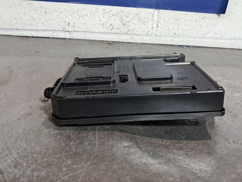 Recambio de centralita bcm para renault scenic iii authentique referencia OEM IAM 95L1  