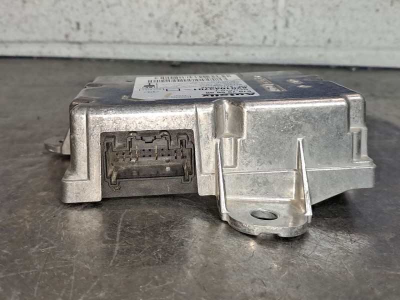 Recambio de centralita airbag para renault clio iii authentique referencia OEM IAM 8201043701  