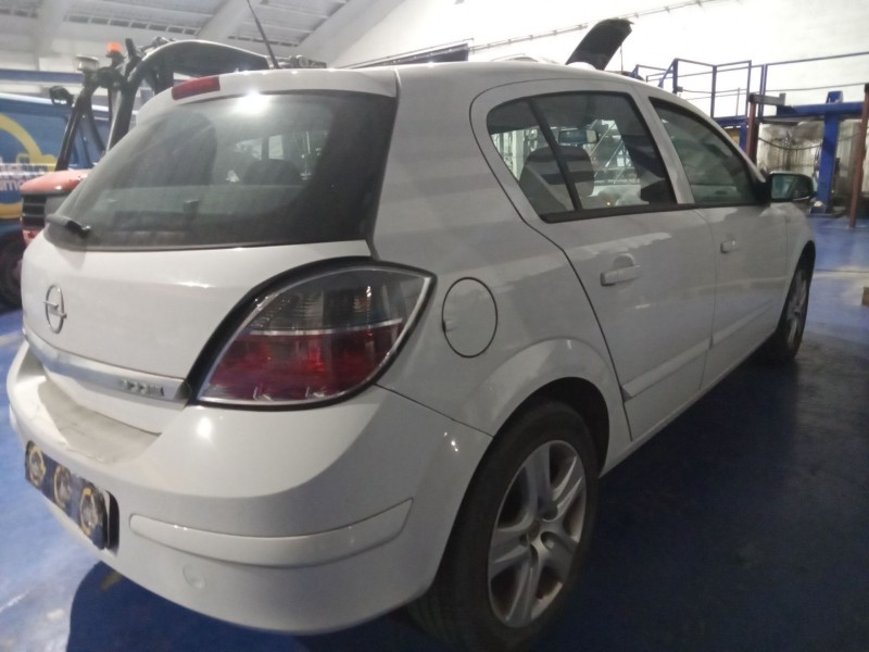 opel astra h berlina del año 2009