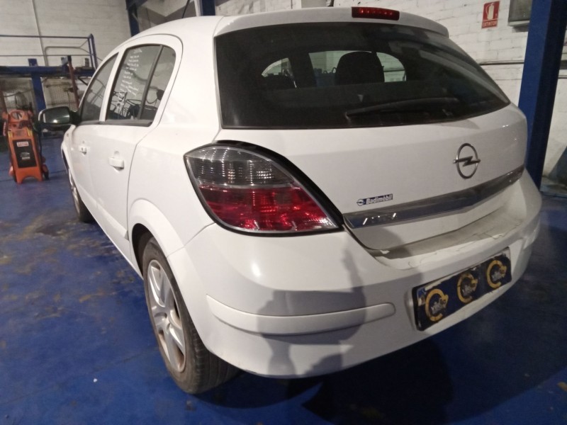 opel astra h berlina del año 2009