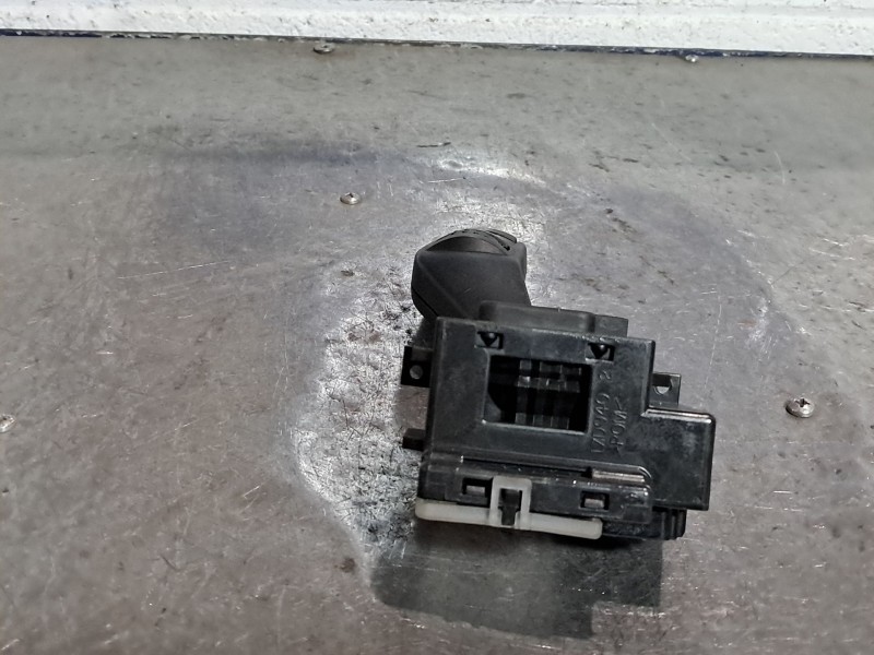 Recambio de mando limpia para ford focus 1.6 tdci 109 titanium referencia OEM IAM   