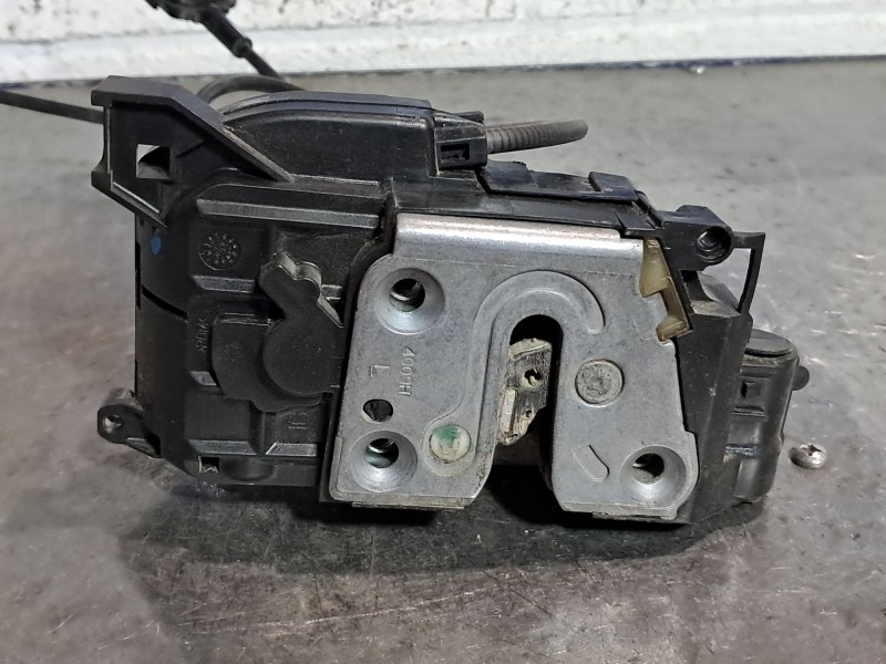 Recambio de cerradura puerta trasera izquierda para renault clio iii  | 0.05 - ...  | 0.05 - ... referencia OEM IAM   