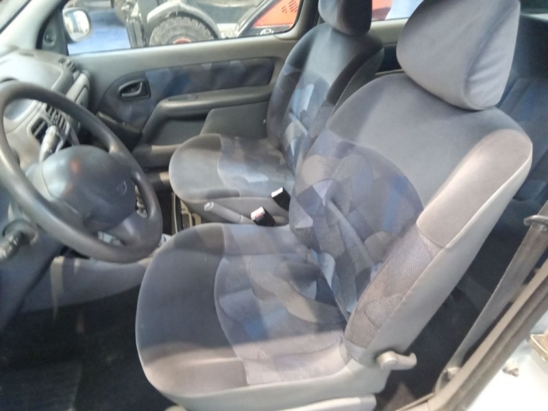 renault clio ii fase i (b/cbo) del año 2000