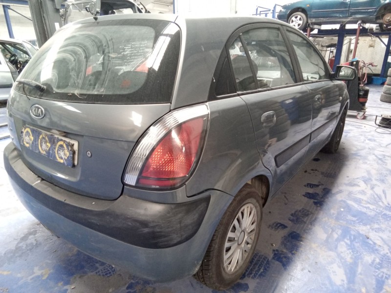 kia rio del año 2005