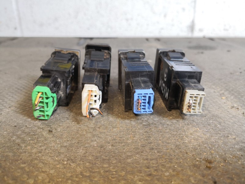 Recambio de warning para mazda 3 berlina (bk) 1.6 crdt active referencia OEM IAM   