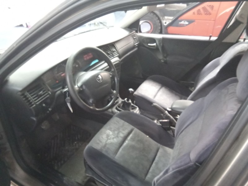 opel vectra b berlina 1.6 16v | 0.95 - 0.02 del año 1999