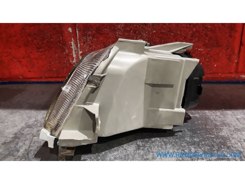 Recambio de faro derecho para renault clio 1.9d referencia OEM IAM   