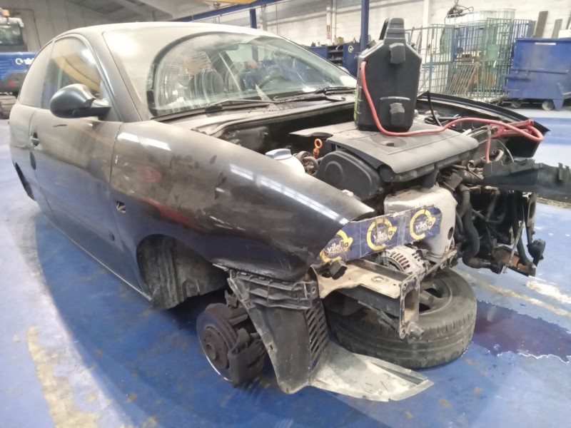 seat ibiza (6l1) del año 2003