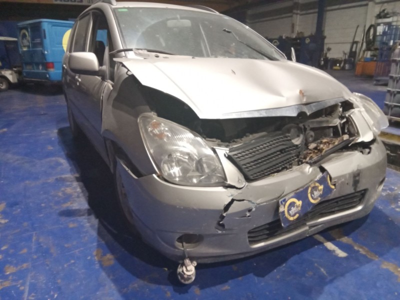 toyota corolla verso (e12) del año 2002