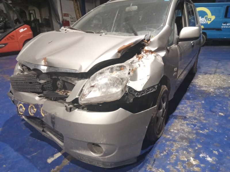 toyota corolla verso (e12) del año 2002