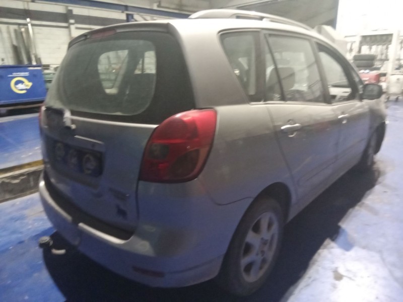 toyota corolla verso (e12) del año 2002