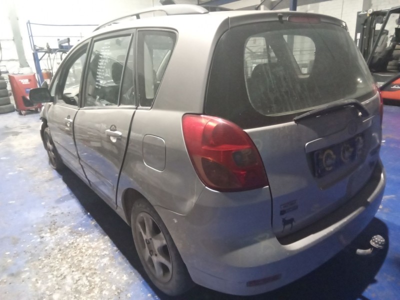 toyota corolla verso (e12) del año 2002