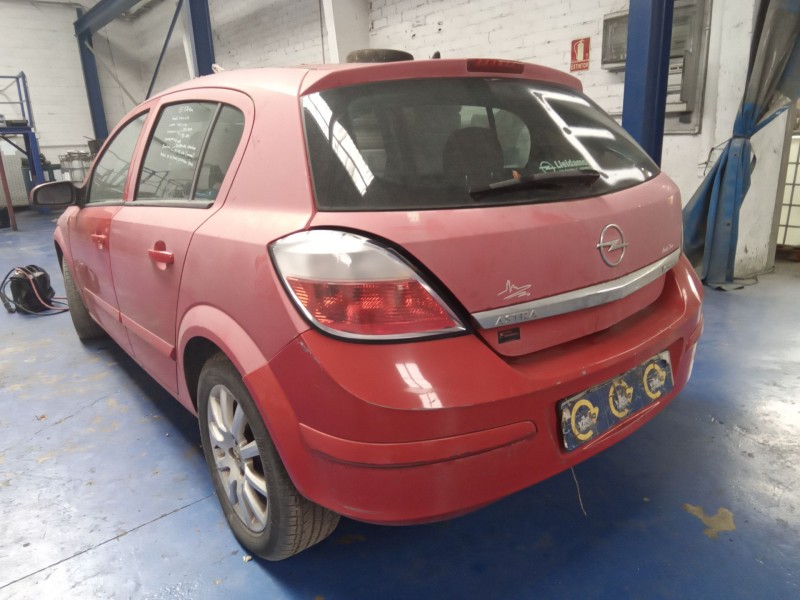 opel astra h berlina  | 0.04 - 0.07 del año 2006