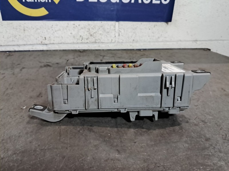 Recambio de caja reles fusibles para fiat 500 1.2 8v 69 lounge referencia OEM IAM 00518279840 28143018 