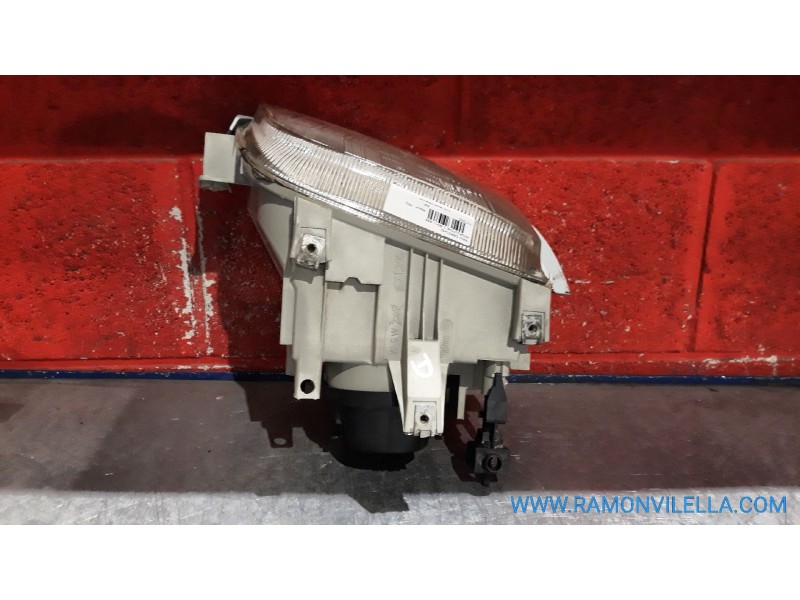 Recambio de faro derecho para renault clio 1.9d referencia OEM IAM   