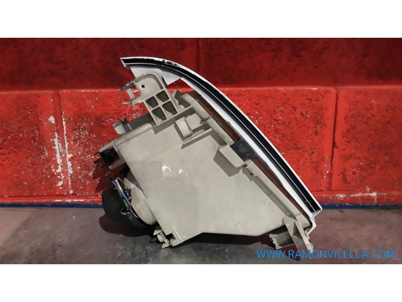 Recambio de faro derecho para renault clio 1.9d referencia OEM IAM   
