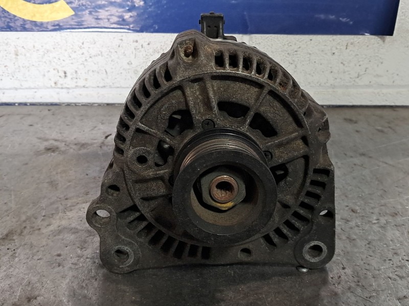 Recambio de alternador para seat ibiza (6k1) 1.4 referencia OEM IAM 0123320036 028903026A 14V 90A