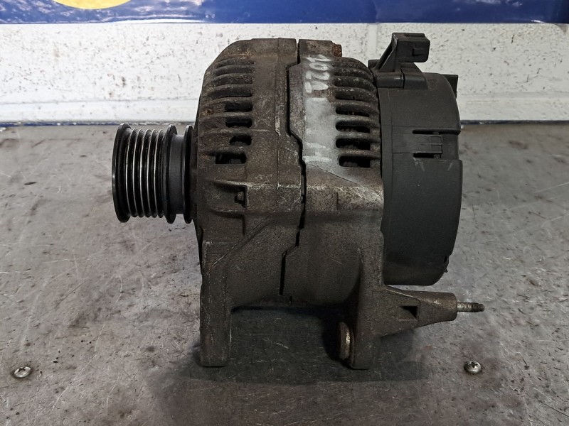 Recambio de alternador para seat ibiza (6k1) 1.4 referencia OEM IAM 0123320036 028903026A 14V 90A