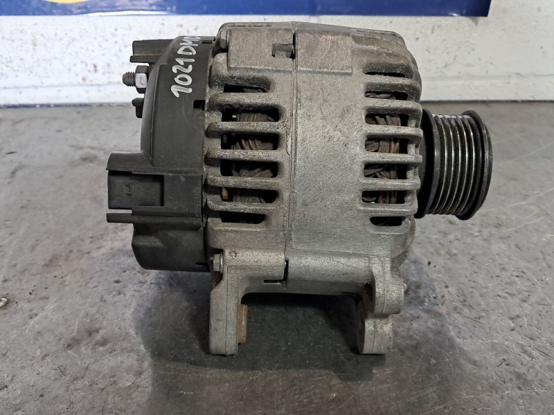 Recambio de alternador para volkswagen golf v berlina (1k1) gti referencia OEM IAM TG14C011  