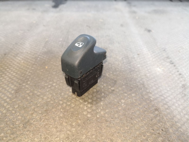 Recambio de mando elevalunas delantero derecho para renault megane scenic alize 2.0 referencia OEM IAM   