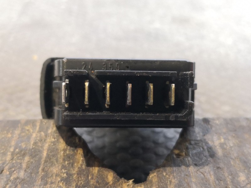 Recambio de mando elevalunas delantero derecho para renault megane scenic alize 2.0 referencia OEM IAM   