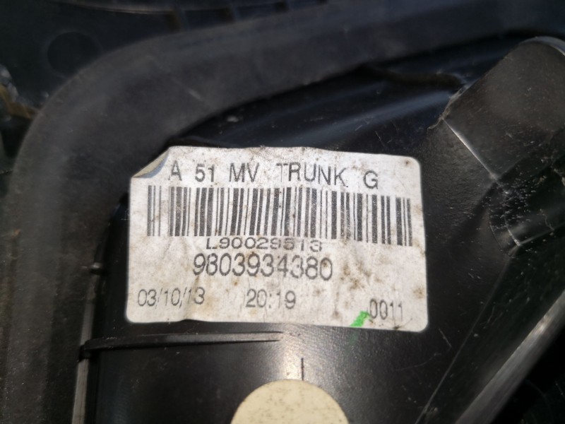 Recambio de piloto porton izquierdo para citroen c3 attraction referencia OEM IAM 9803934380  