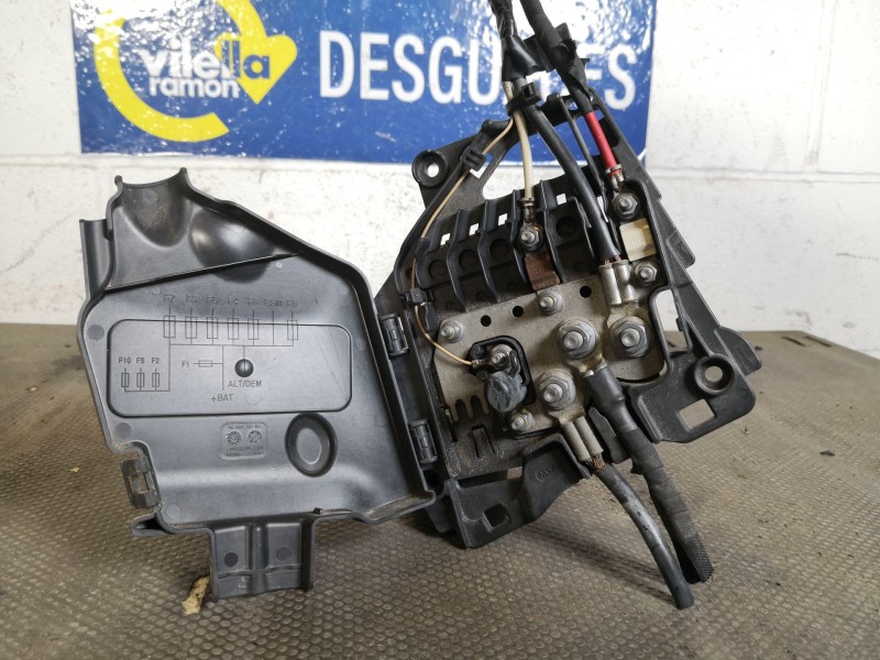 Recambio de caja reles fusibles para citroen c3 attraction referencia OEM IAM 9801148280  