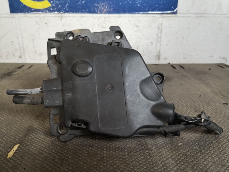 Recambio de caja reles fusibles para citroen c3 attraction referencia OEM IAM 9801148280  