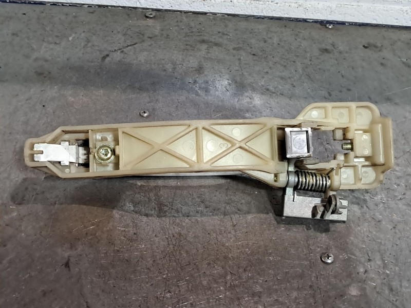 Recambio de maneta exterior delantera izquierda para chevrolet aveo 1.4 cat referencia OEM IAM    Recambio de maneta exterior delantera izquierda para chevrolet aveo 1.4 cat referencia OEM IAM