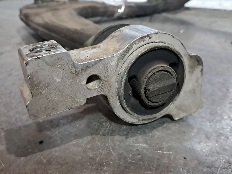 Recambio de brazo suspension inferior delantero derecho para peugeot 407 sw  | 0.04 - ...  | 0.04 - ... referencia OEM IAM   