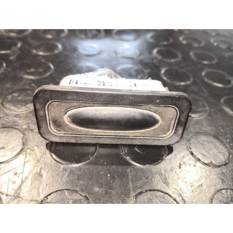 Recambio de pulsador maletero porton para renault megane ii berlina 5p  | 0.00 - ...  | 0.00 - ... referencia OEM IAM   