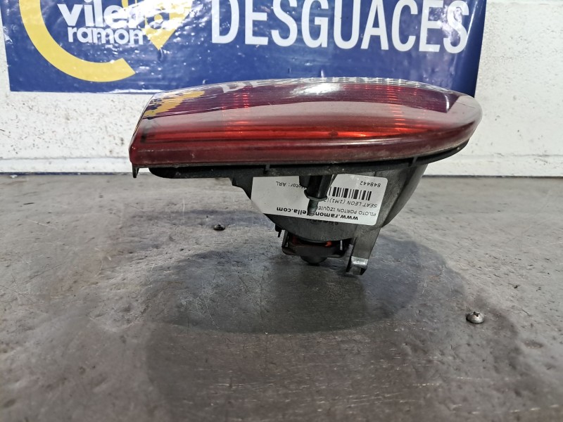 Recambio de piloto porton izquierdo para seat leon (1m1) sport referencia OEM IAM   