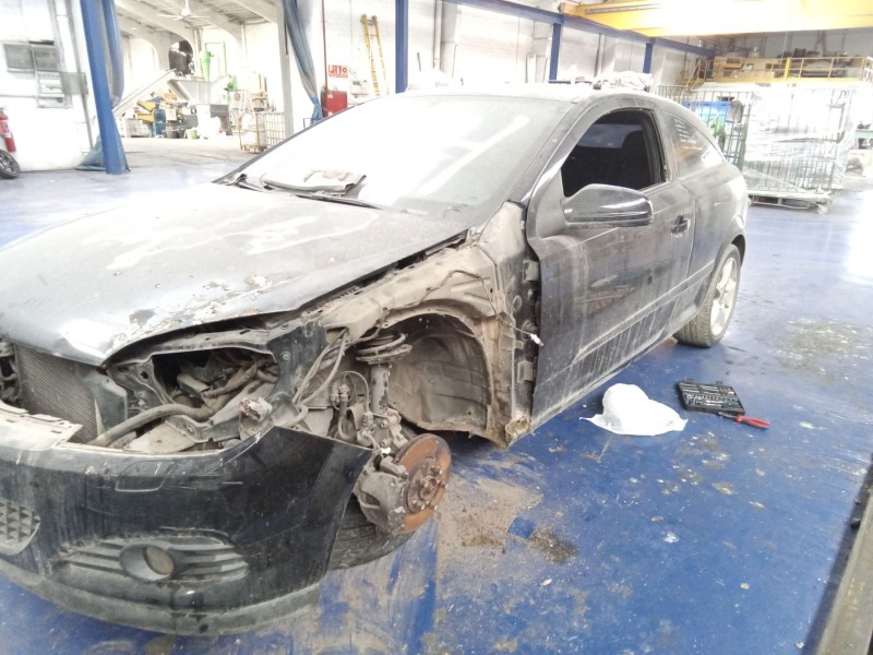 opel astra gtc del año 2004