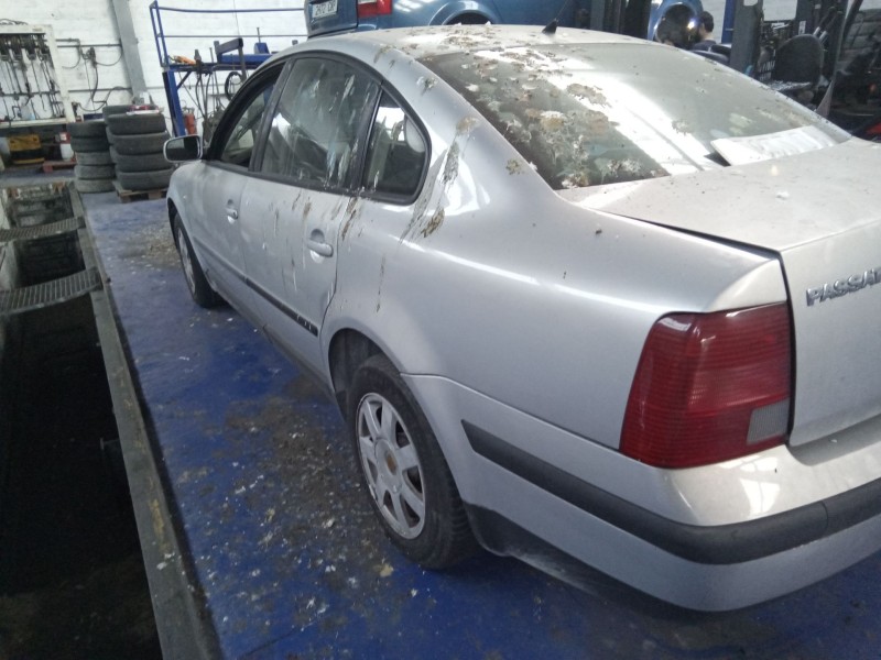 volkswagen passat berlina (3b2) del año 1999