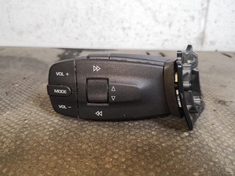 Recambio de mando radio para seat ibiza (6j5) 1.6 tdi | 0.08 - ... 1.6 tdi | 0.08 - ... referencia OEM IAM 6J0959441  