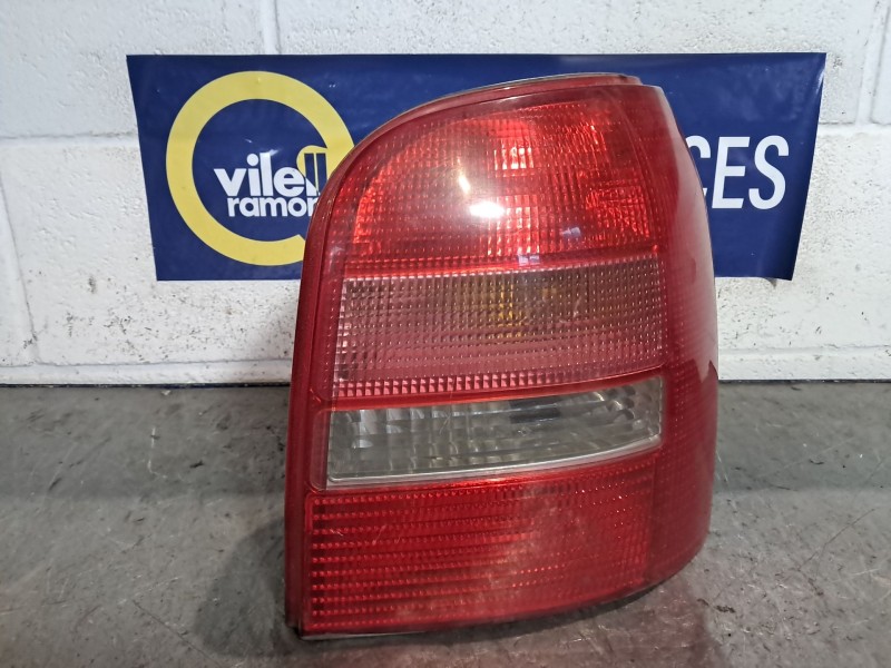 Recambio de piloto trasero derecho para audi a4 2.5 tdi referencia OEM IAM   