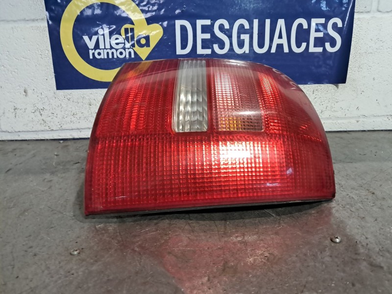 Recambio de piloto trasero derecho para audi a4 2.5 tdi referencia OEM IAM   