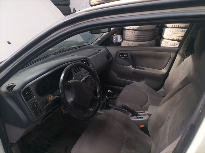 nissan primera berlina (p11) del año 2000