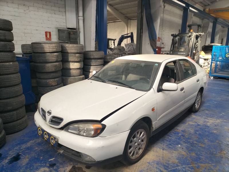 nissan primera berlina (p11) del año 2000