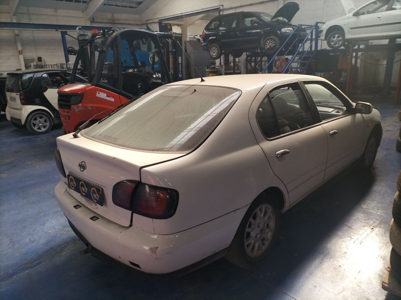 nissan primera berlina (p11) del año 2000