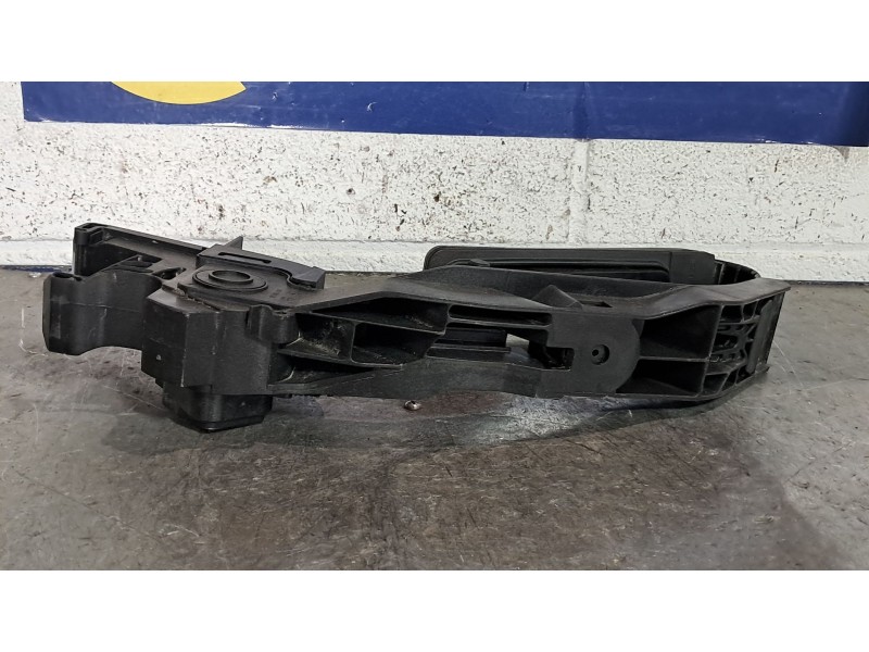 Recambio de potenciometro pedal para mercedes clase c (w203) berlina referencia OEM IAM A2113000404  