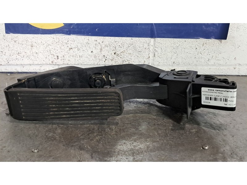 Recambio de potenciometro pedal para mercedes clase c (w203) berlina referencia OEM IAM A2113000404  