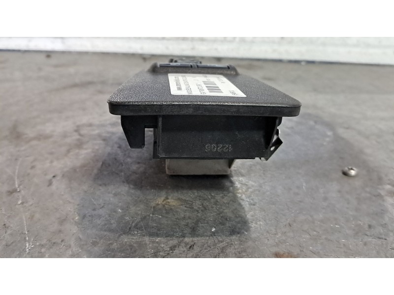 Recambio de mando elevalunas delantero izquierdo para fiat punto (199)  | ...  | ... referencia OEM IAM 735380444  
