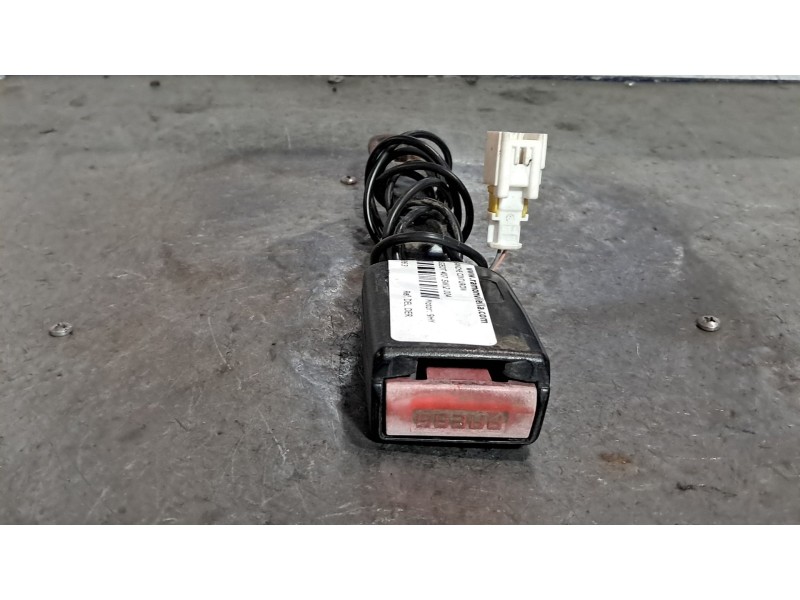 Recambio de enganche cinturon para peugeot 407 sw 1.6 hdi referencia OEM IAM DELDER  