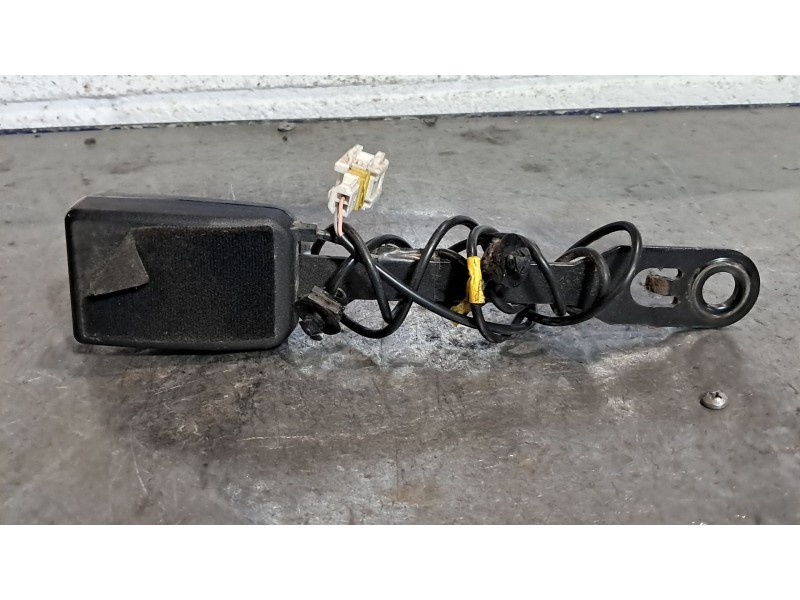 Recambio de enganche cinturon para peugeot 407 sw 1.6 hdi referencia OEM IAM DELDER  