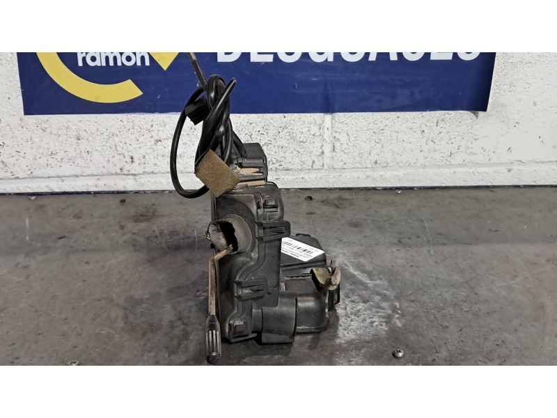 Recambio de cerradura puerta delantera derecha para mercedes clase c (w203) berlina referencia OEM IAM   